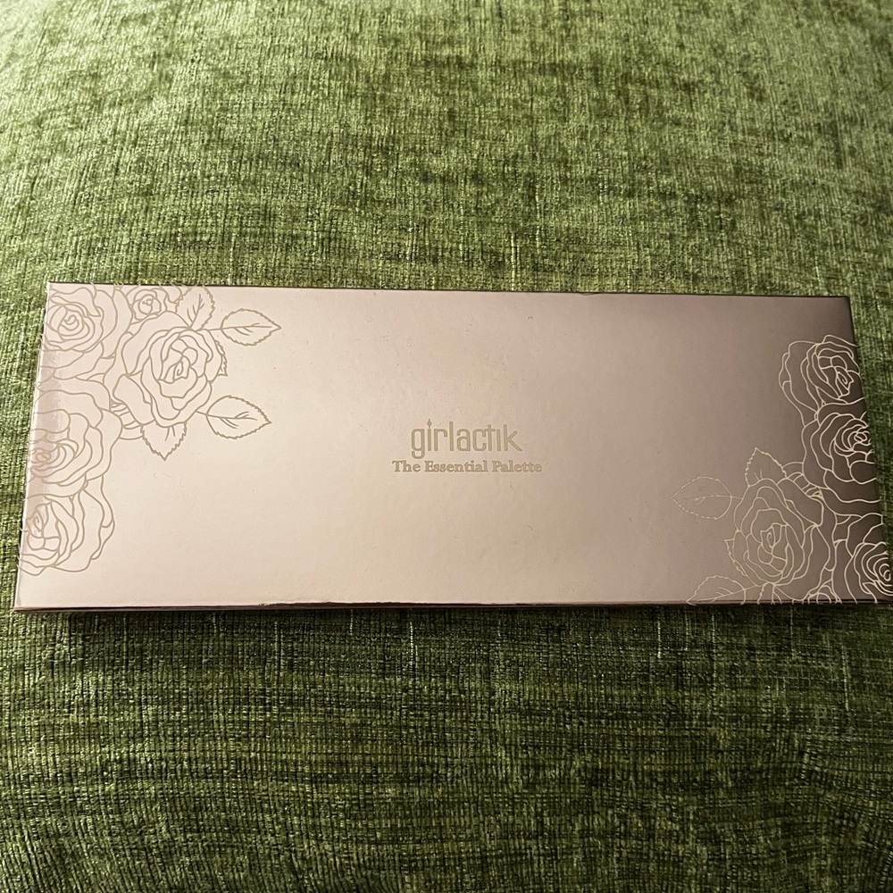 Girlactik Eyeshadow | The Essential Palette - Picture 4 of 5
